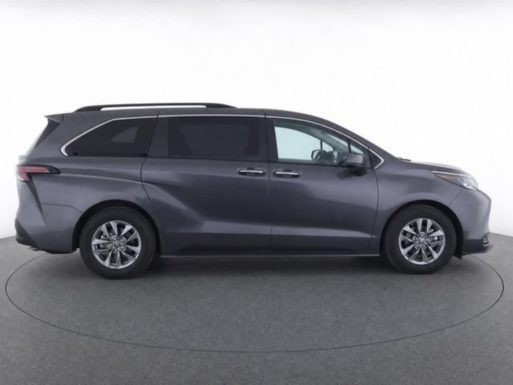 Used 2025 Toyota Sienna XLE 8 Passenger Van Passenger Van