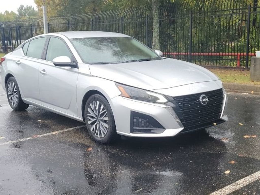 Used 2023 Nissan Altima 2.5 SV Sedan