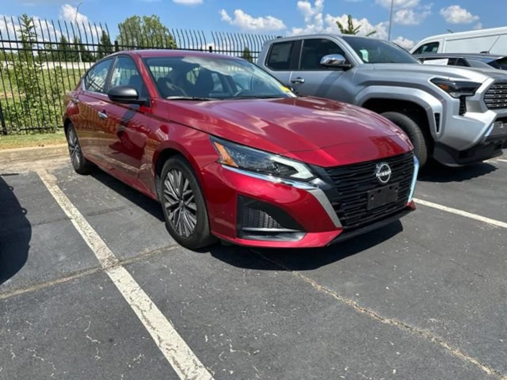 Used 2025 Nissan Altima SV Sedan