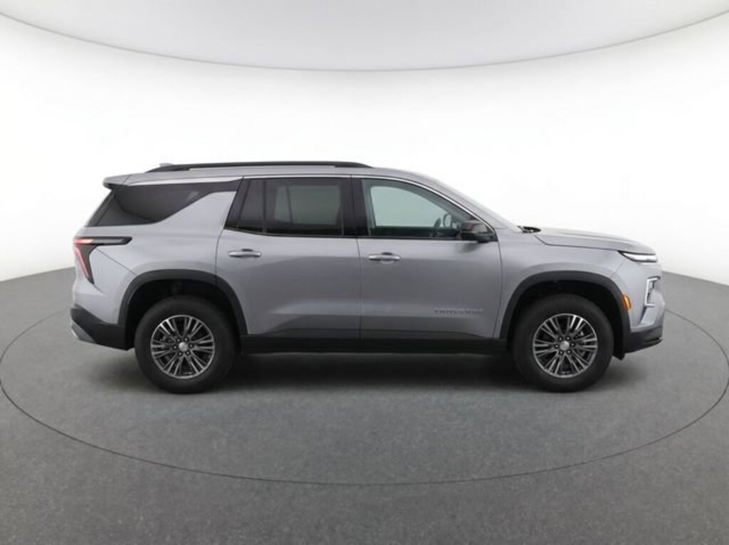 Used 2025 Chevrolet Traverse LT SUV