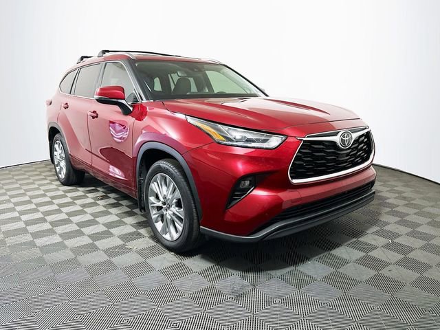 2023 Toyota Highlander Limited's photo