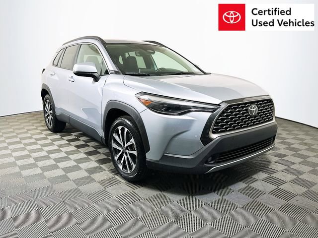 2024 Toyota Corolla Cross XLE's photo