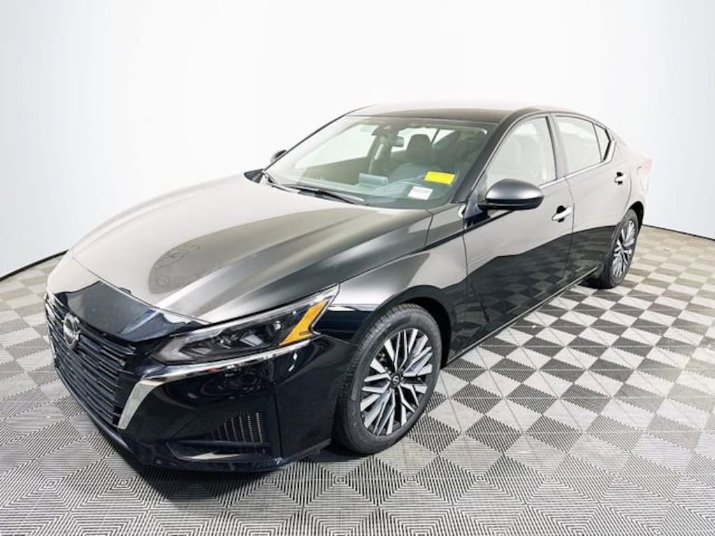 Used 2024 Nissan Altima 2.5 SV Sedan