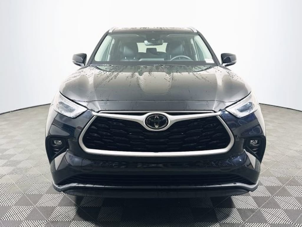 Used 2025 Toyota Highlander LE SUV