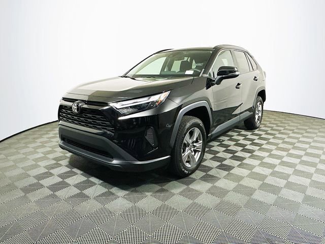 2023 Toyota RAV4 XLE photo 3