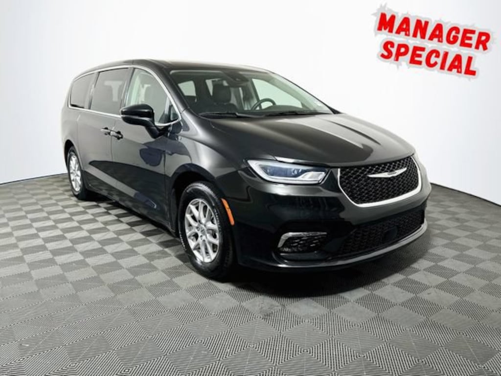 Used 2023 Chrysler Pacifica Touring L Van Passenger Van