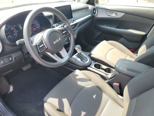 2023 Kia Forte LXS photo 2