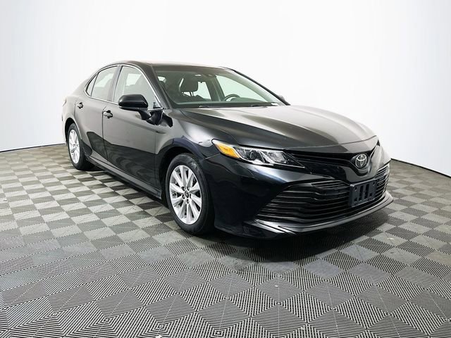 2018 Toyota Camry LE's photo