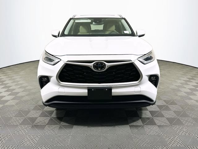 2023 Toyota Highlander XLE photo 2
