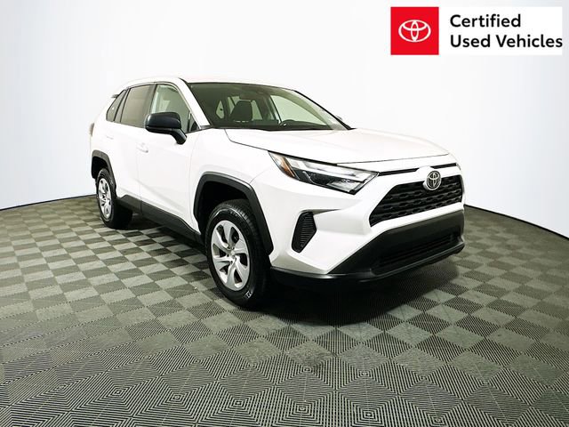 2024 Toyota RAV4 LE's photo