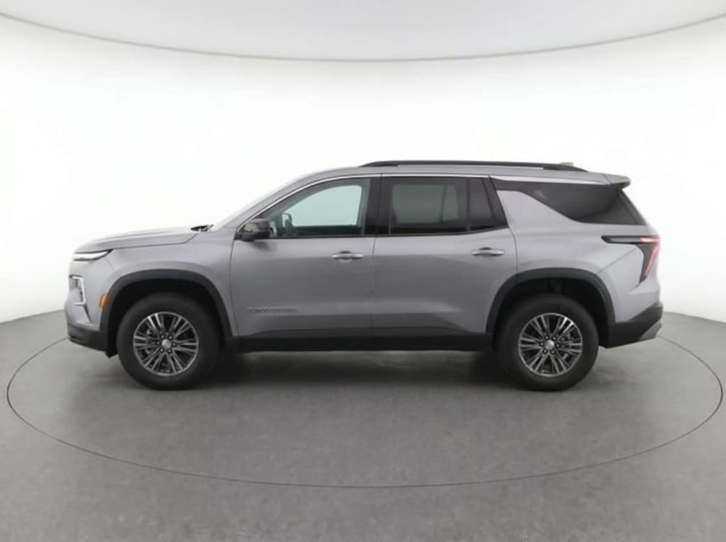 Used 2025 Chevrolet Traverse LT SUV