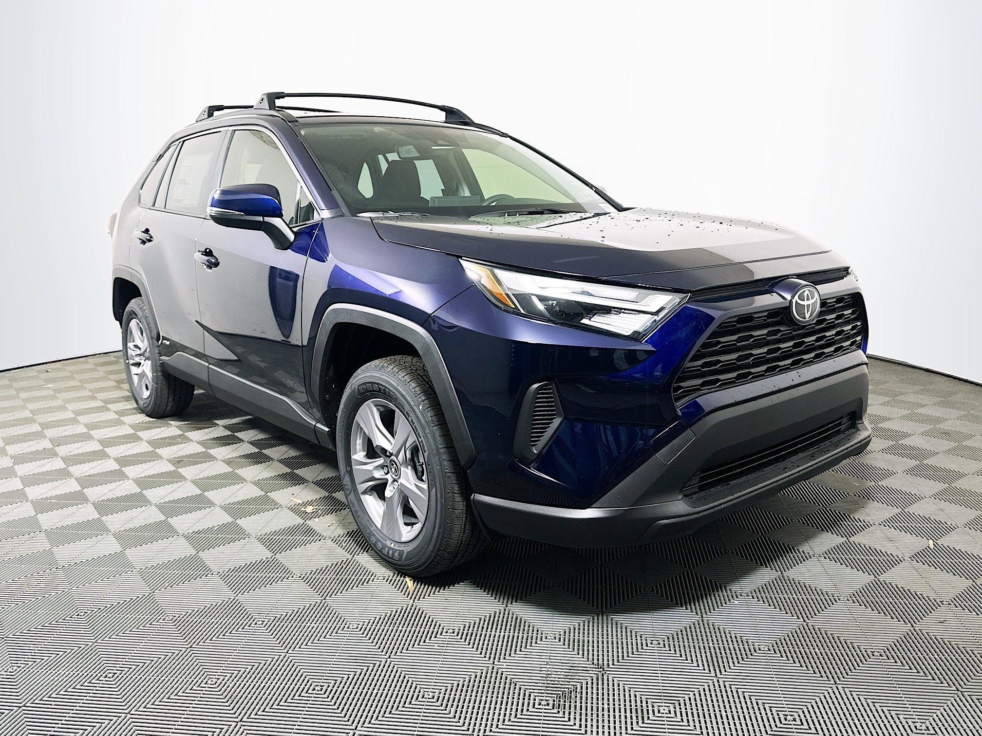 2025 Toyota RAV4 XLE's photo