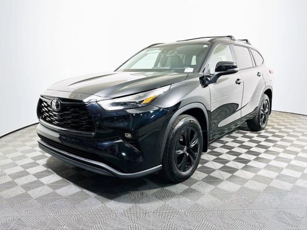 Used 2025 Toyota Highlander Hybrid XLE SUV