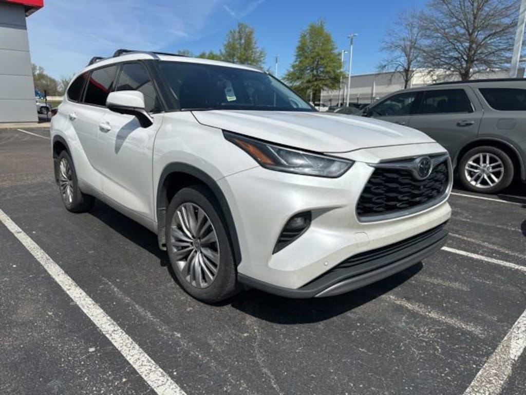 Used 2023 Toyota Highlander L SUV