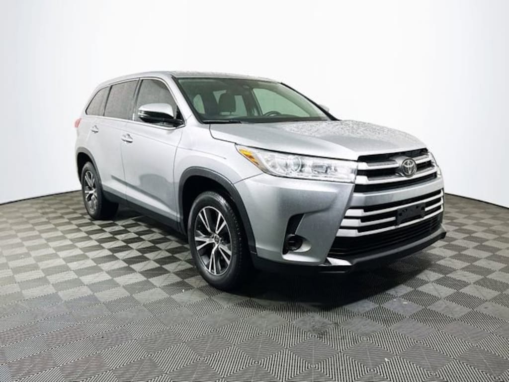 Used 2019 Toyota Highlander LE I4 SUV