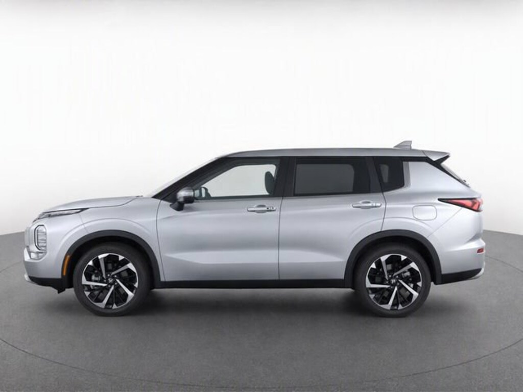 Used 2024 Mitsubishi Outlander SE SUV