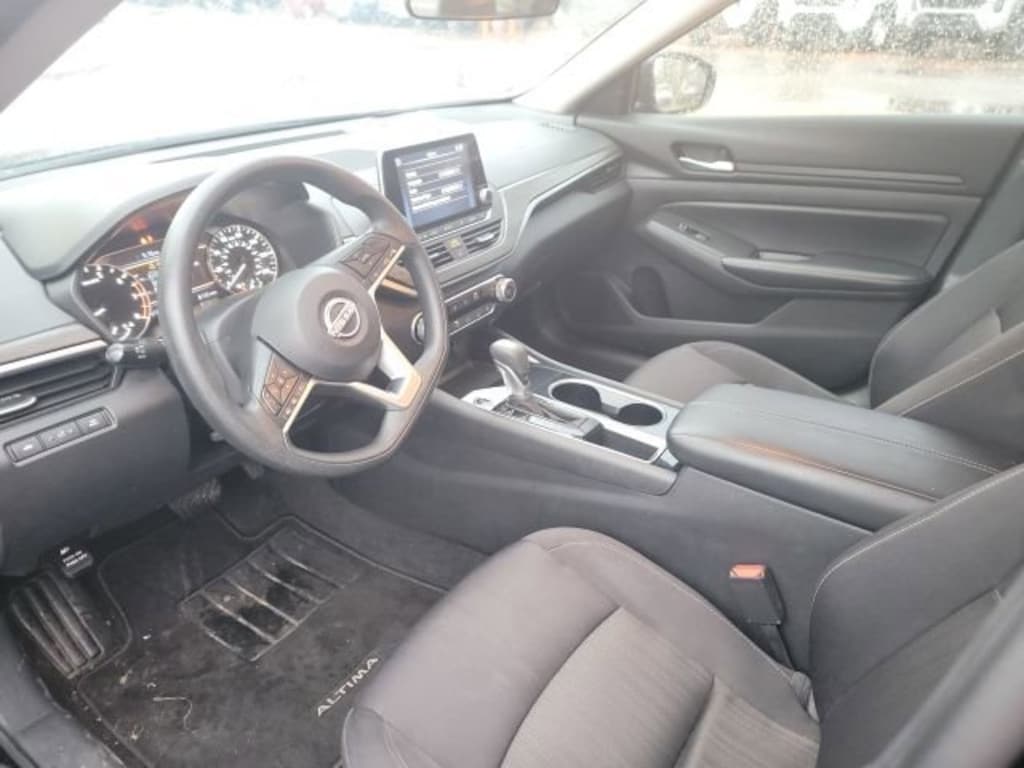 Used 2024 Nissan Altima 2.5 SV Sedan