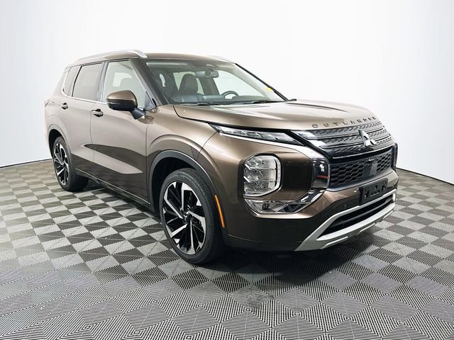2024 Mitsubishi Outlander SEL's photo
