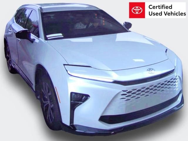 2025 Toyota Crown Signia XLE AWD's photo