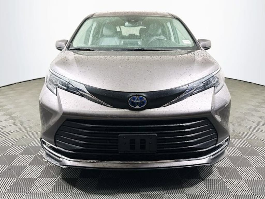 Certified 2024 Toyota Sienna XLE Van Passenger Van