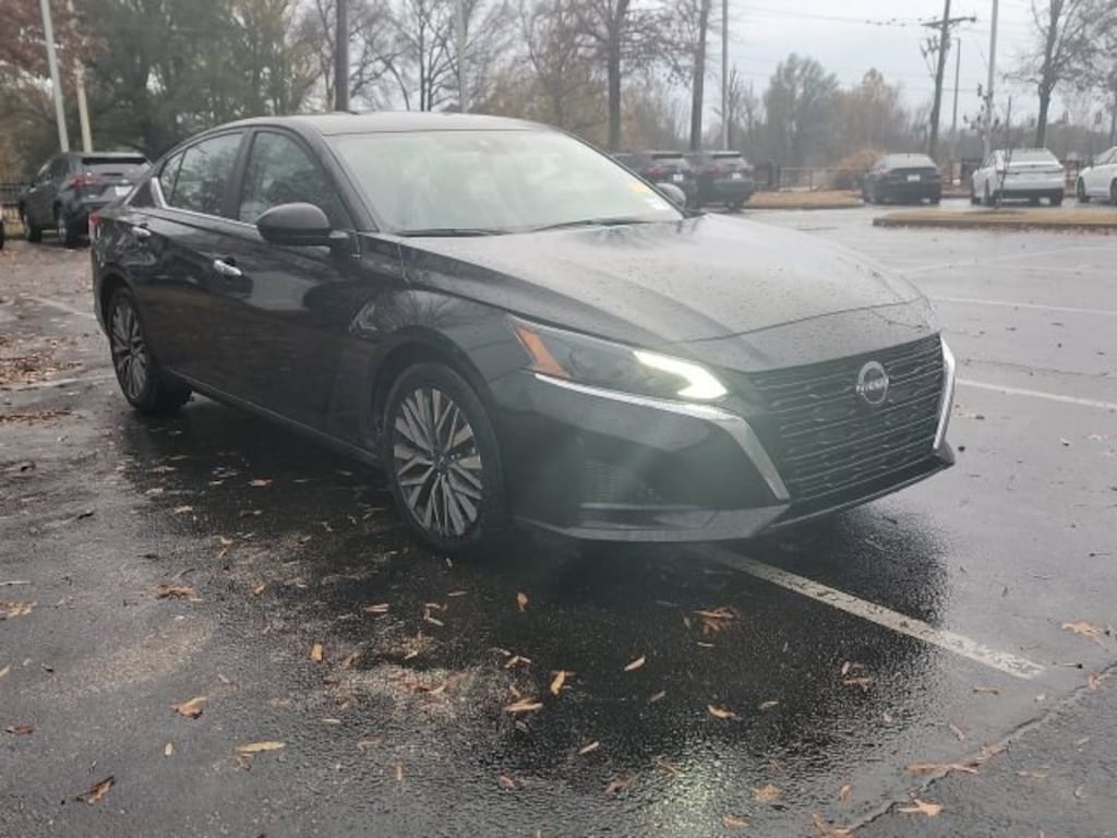 Used 2024 Nissan Altima 2.5 SV Sedan