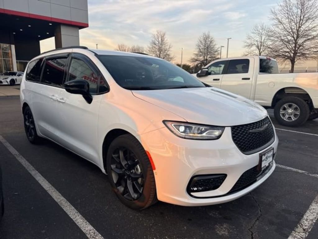 Used 2024 Chrysler Pacifica Touring L Van Passenger Van