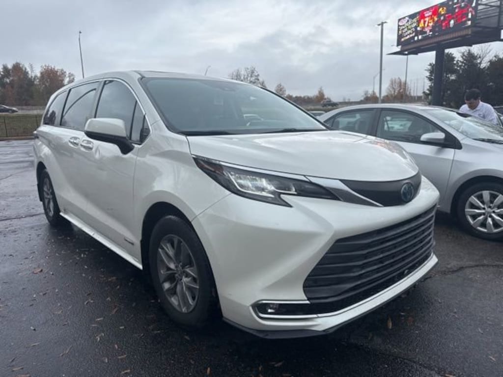 Used 2021 Toyota Sienna XLE Van