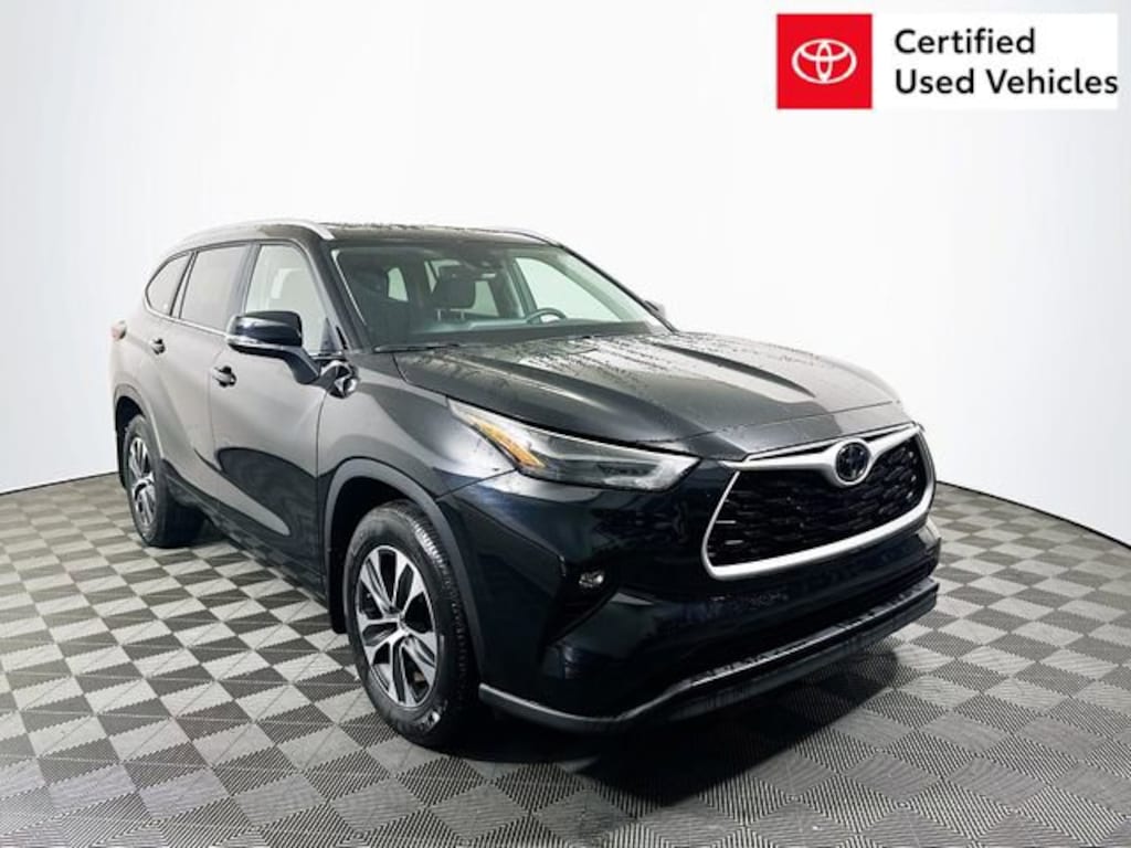 Used 2025 Toyota Highlander LE SUV