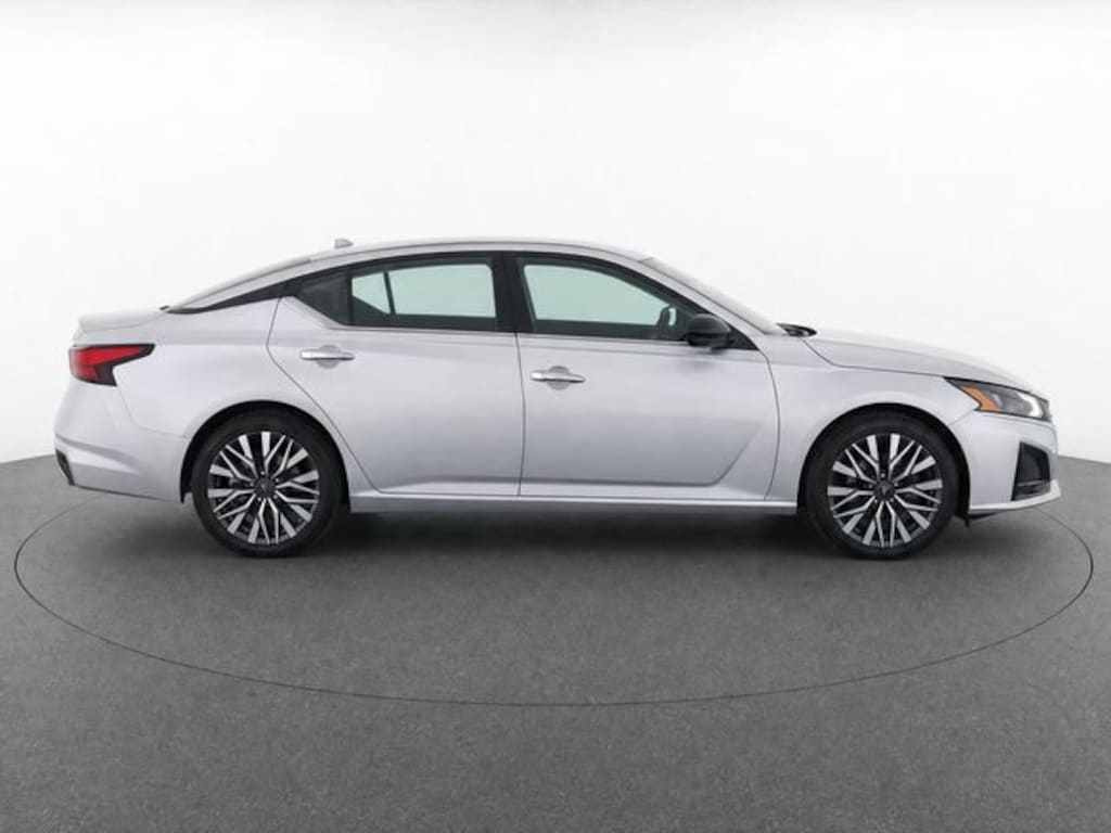 Used 2024 Nissan Altima 2.5 SV Sedan