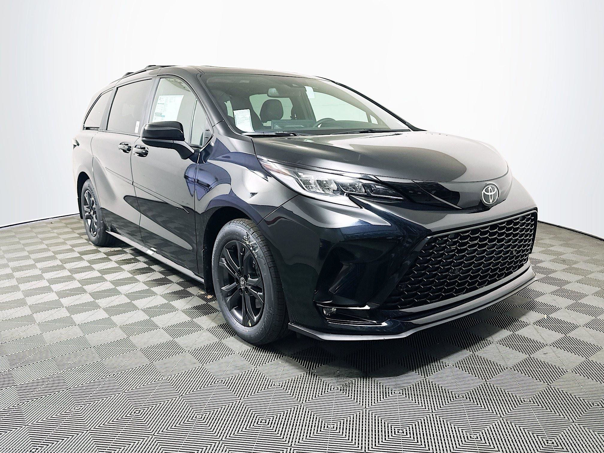 2026 Toyota Sienna XSE's photo