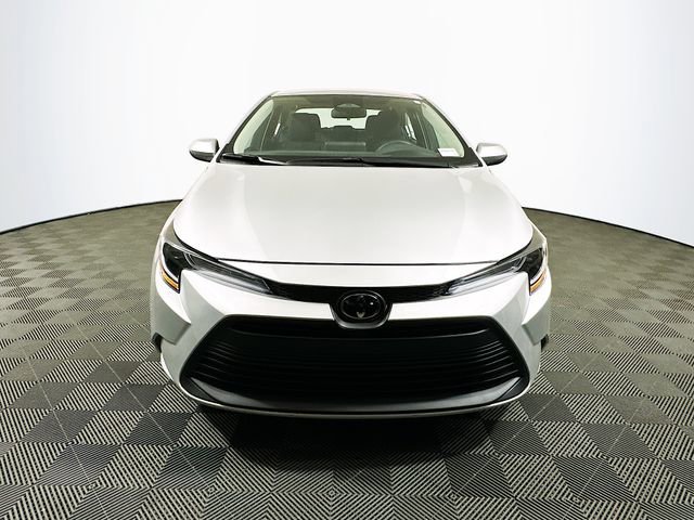 2025 Toyota Corolla LE photo 2