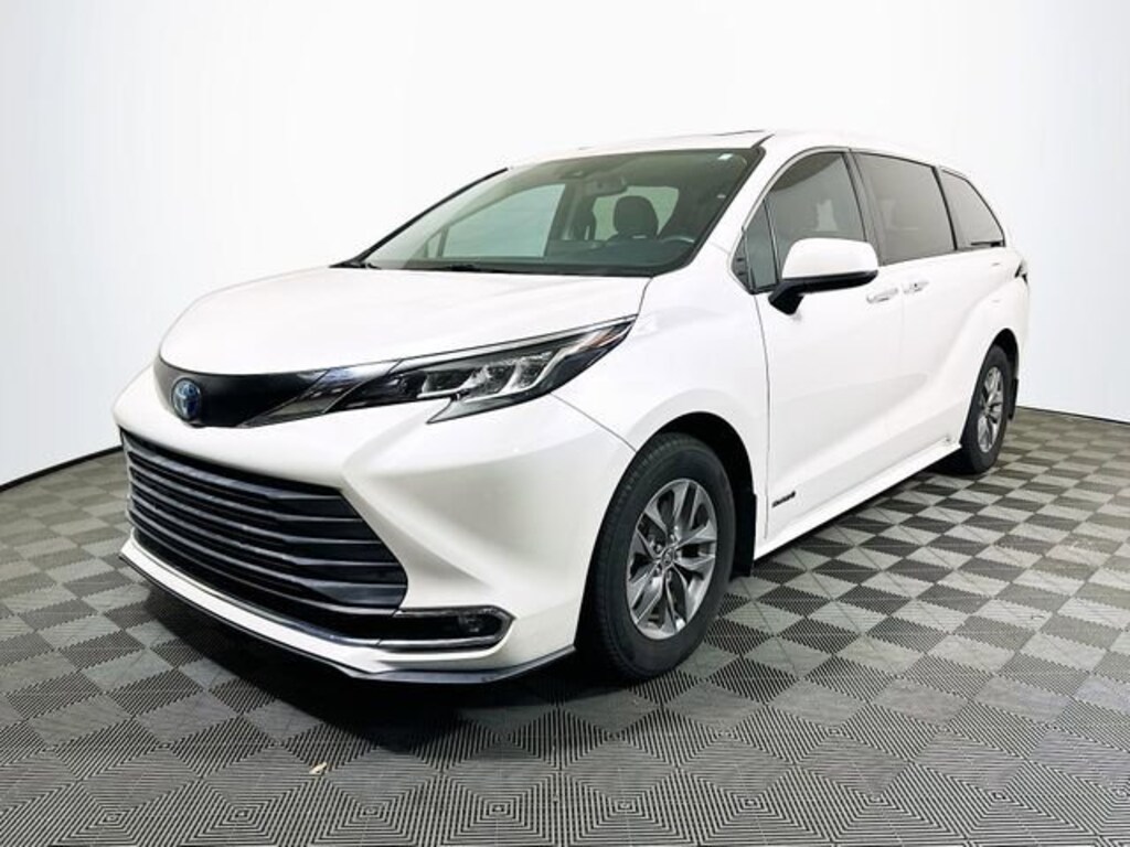 Used 2021 Toyota Sienna XLE Van
