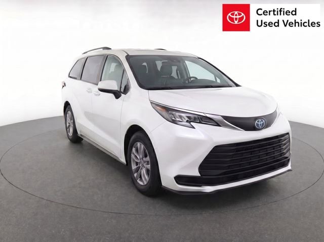 2024 Toyota Sienna LE 8-Passenger Hybrid FWD's photo