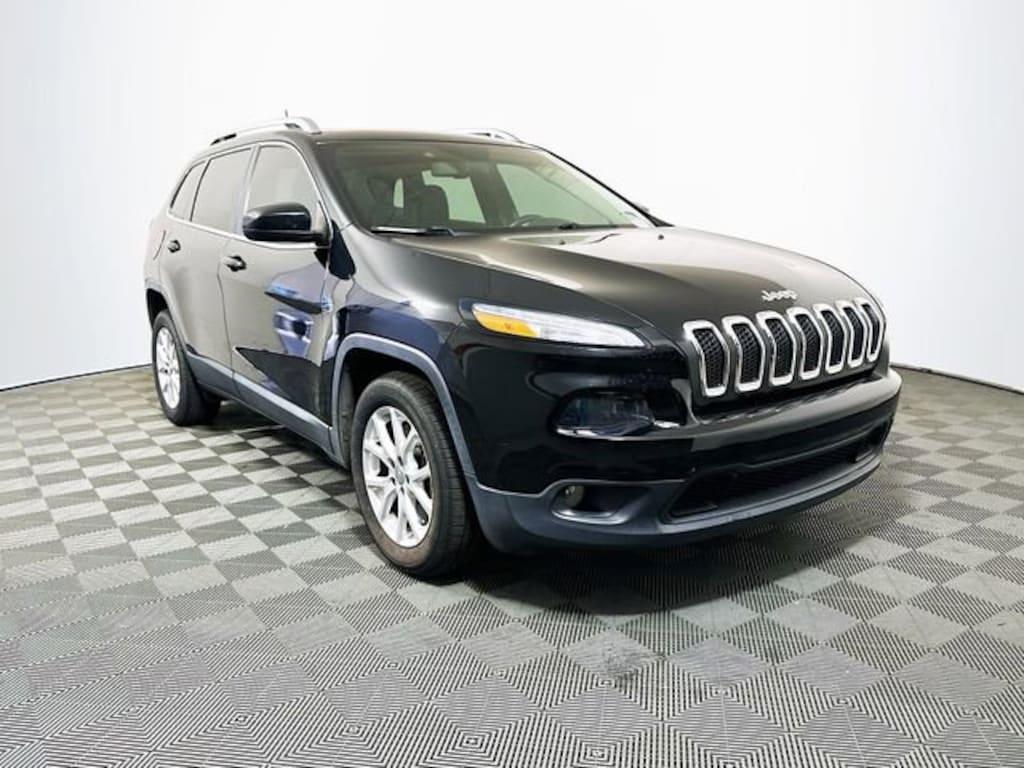 Used 2018 Jeep Cherokee Latitude Plus FWD SUV