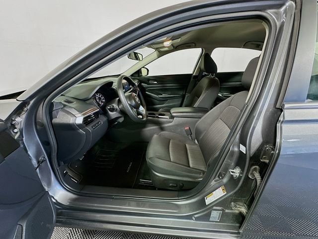 2025 Nissan Altima SV - Photo 12