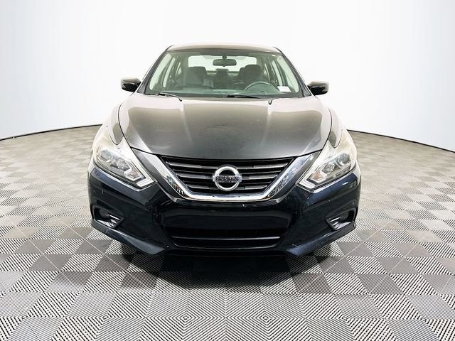 2017 Nissan Altima 2.5 SR photo 2