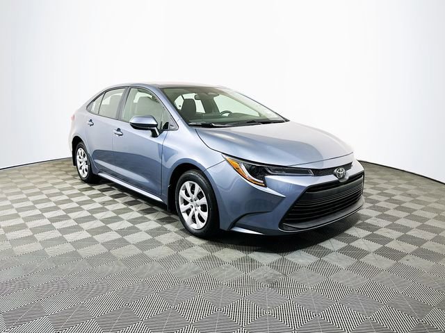 2025 Toyota Corolla LE's photo