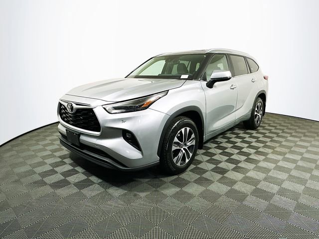 2023 Toyota Highlander XLE photo 3