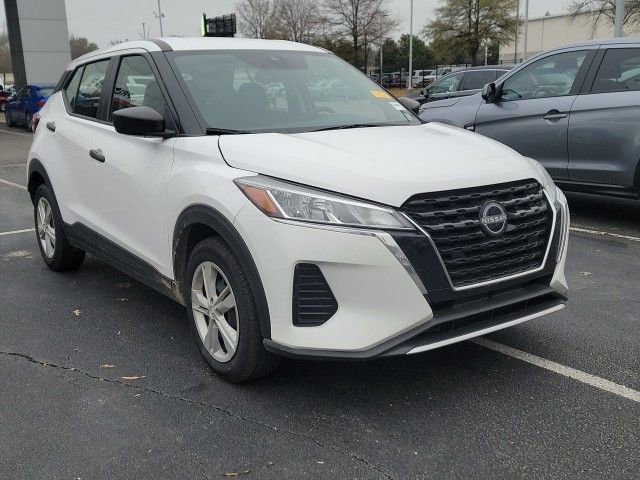 2024 Nissan Kicks S's photo