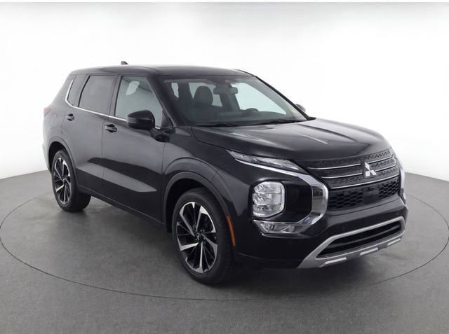 2024 Mitsubishi Outlander SE 2WD's photo