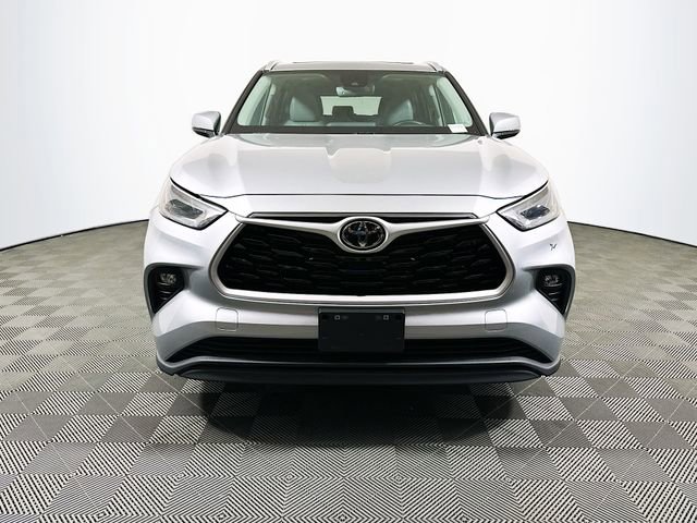 2023 Toyota Highlander XLE photo 2