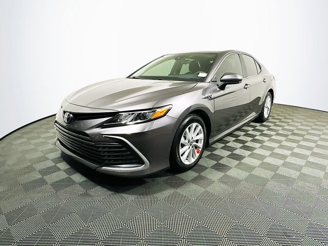 2022 Toyota Camry LE photo 3