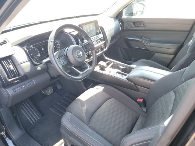2023 Nissan Pathfinder SV photo 2