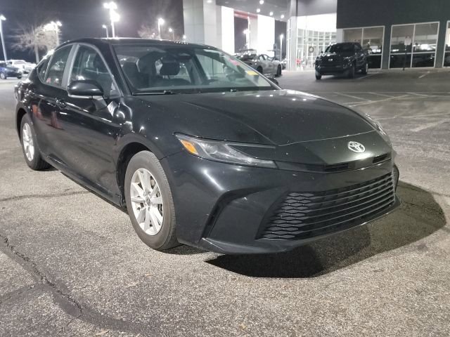 2025 Toyota Camry LE's photo