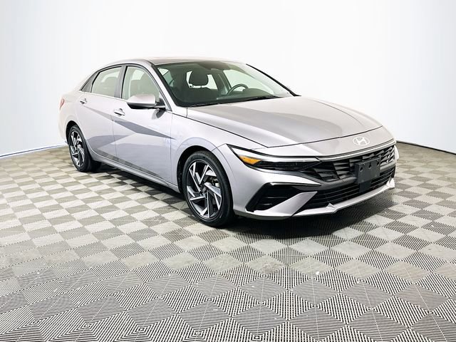 2025 Hyundai Elantra 2.0 SEL Convenience IVT's photo