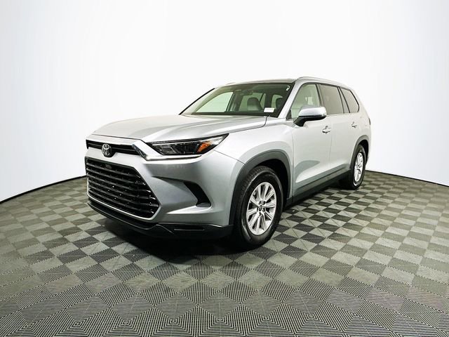 2025 Toyota Grand Highlander XLE photo 3
