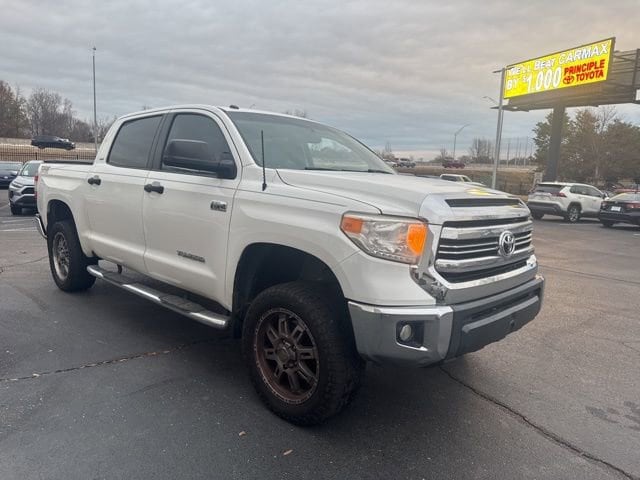 2017 Toyota Tundra SR5's photo