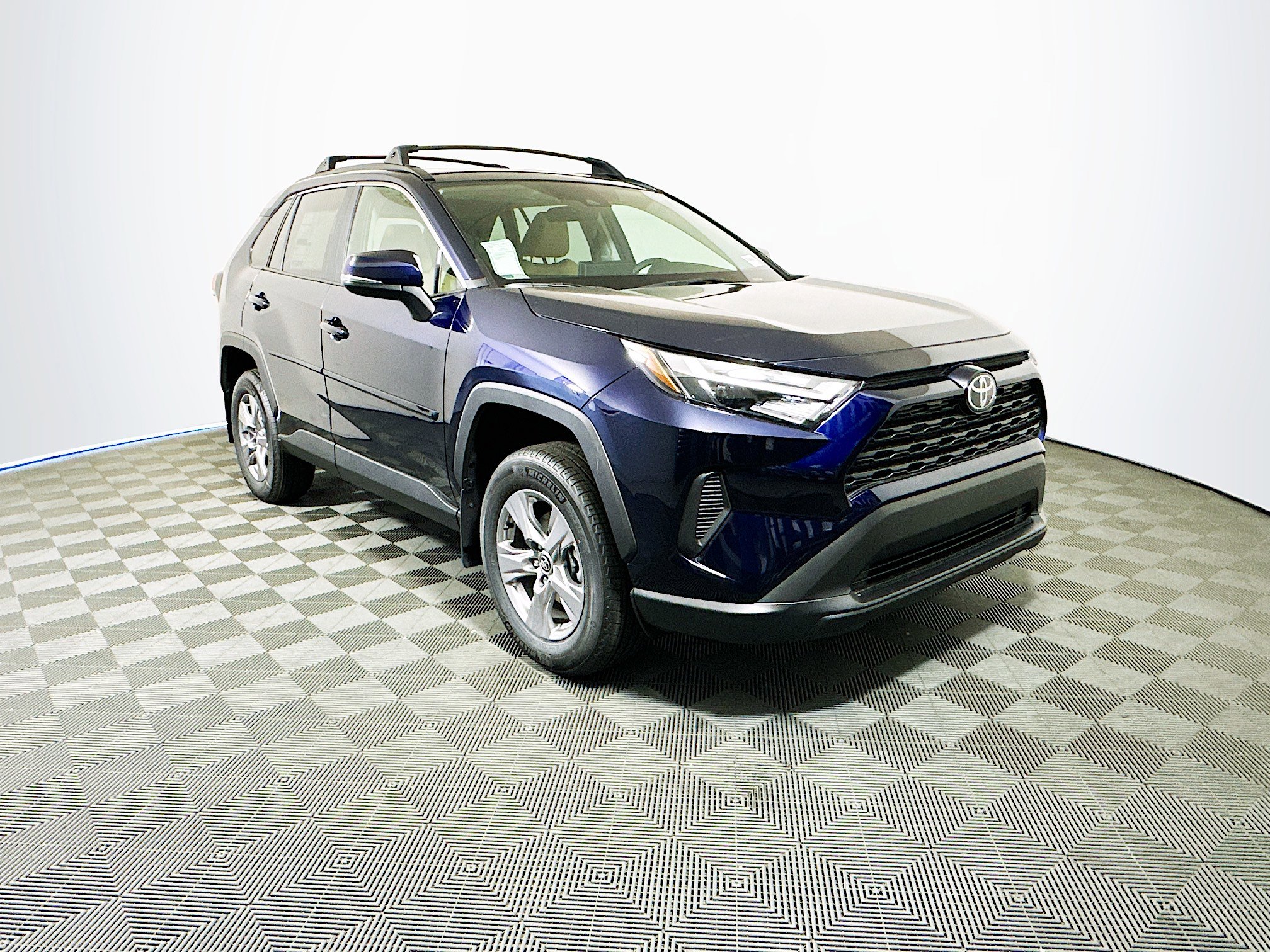 2025 Toyota RAV4 XLE's photo