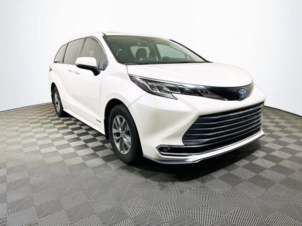 Used 2021 Toyota Sienna XLE Van
