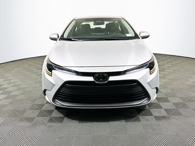 2025 Toyota Corolla LE photo 2